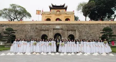 Hầu hết sinh viên ở Hà Nội chọn Hoàng thành là địa điểm lý tưởng để chụp kỷ yếu (Ảnh: Internet). Hầu hết sinh viên ở Hà Nội chọn Hoàng thành là địa điểm lý tưởng để chụp kỷ yếu (Ảnh: Internet).