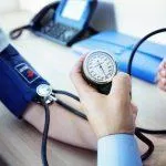Hãy đo huyết áp thường xuyên để biết chỉ số bình thường của mình là bao nhiêu (Ảnh: Internet).