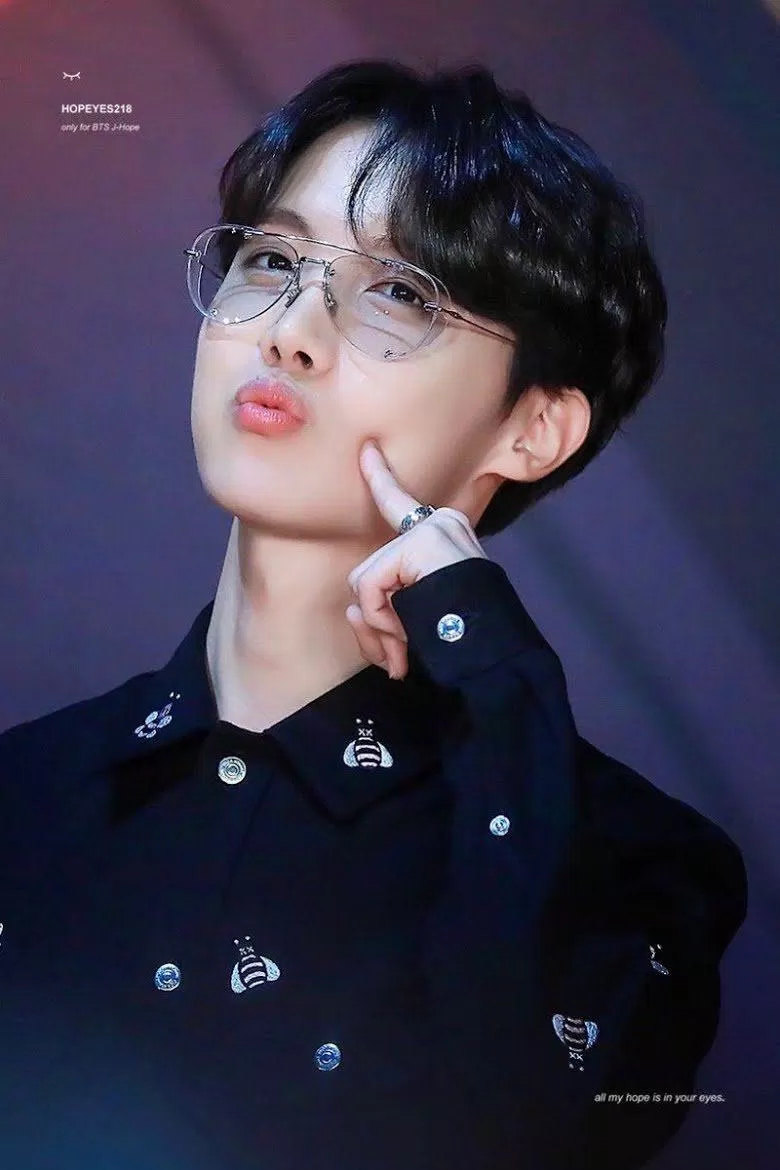 J-Hope (BTS) nam thần tượng K-Pop đang thu hút sự chú ý vì kỹ năng nhảy múa đầy mê hoặc. (Nguồn: Internet)