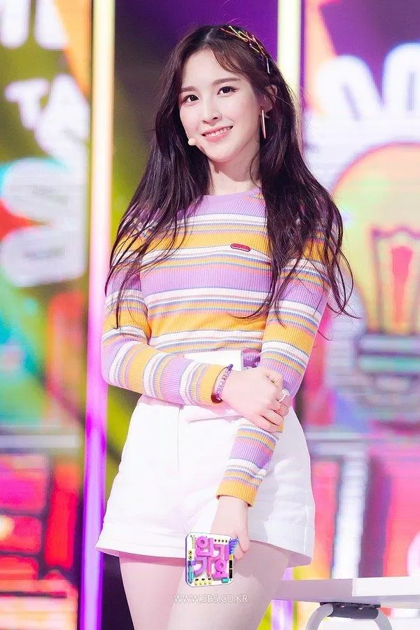 10 thần tượng Kpop tân binh xinh đẹp nhất, theo người hâm mộ bình chọn