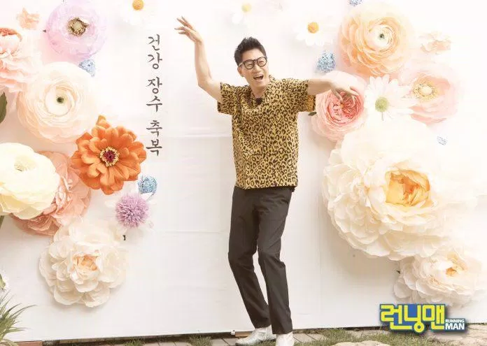 Ji Suk Jin trong buổi chụp hình kỷ niệm 11 năm phát sóng chương trình. (Ảnh: Internet). Ji Suk Jin trong buổi chụp hình kỷ niệm 11 năm phát sóng chương trình. (Ảnh: Internet).