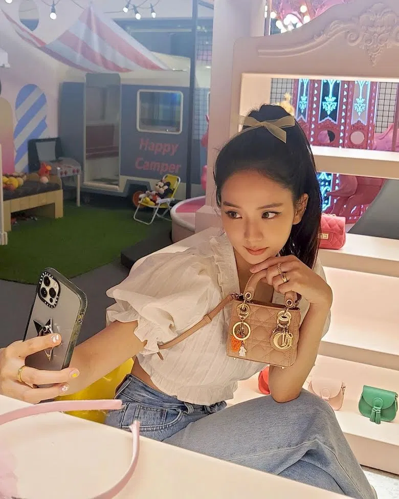 Jisoo (BLACKPINK) được cư dân mạng cho là có ngoại hình huyền thoại. (Nguồn: Internet)