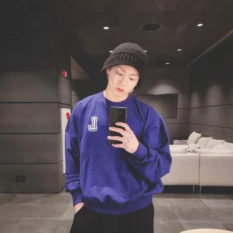 Jungkook (BTS) được cư dân mạng cho là có ngoại hình huyền thoại. (Nguồn: Internet)