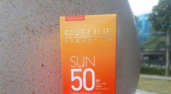 Vỏ hộp kem chống nắng Eveline Sun Protection Face Cream SPF 50 gây ấn tượng với người nhìn do được trang trí bởi những gam màu hút mắt (ảnh: BlogAnChoi).
