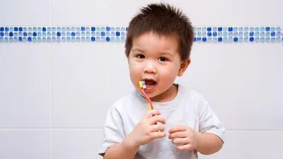 Trẻ em là đối tượng dễ bị ảnh hưởng bởi tình trạng nhiễm fluor ở răng (Ảnh: Internet). Trẻ em là đối tượng dễ bị ảnh hưởng bởi tình trạng nhiễm fluor ở răng (Ảnh: Internet).