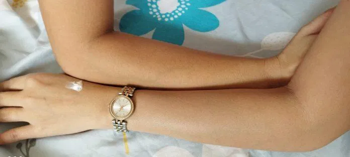 Cảm nhận sự khác biệt rõ rệt của làn da sau khi thoa kem. (Nguồn: BlogAnChoi)