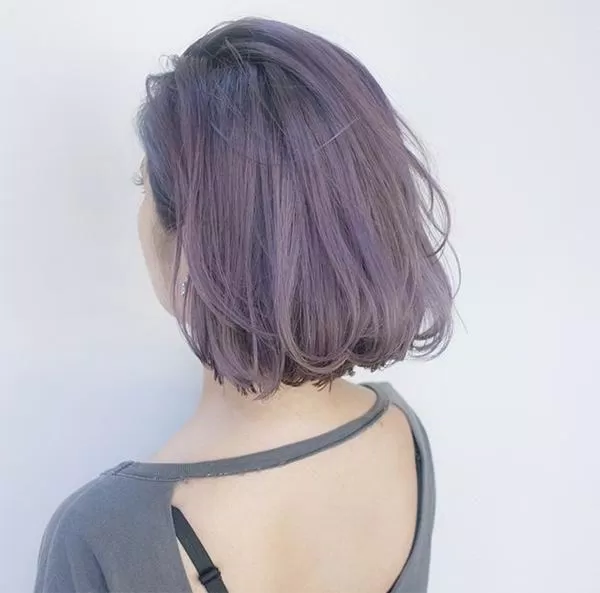 Tóc tím khói được uốn nhuộm tại Tý Hair. Nguồn: Tý Hair Salon Fanpage