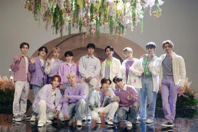Trong những ngày nhóm cách ly, vì sợ các thành viên chán, chủ tịch của Pledis Entertainment - Han Sung Soo đã gửi đến nhóm những đồ vật tự cách ly (Nguồn: internet)