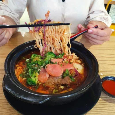 Mỳ cay Sasin Nguyễn Trọng Tuyển