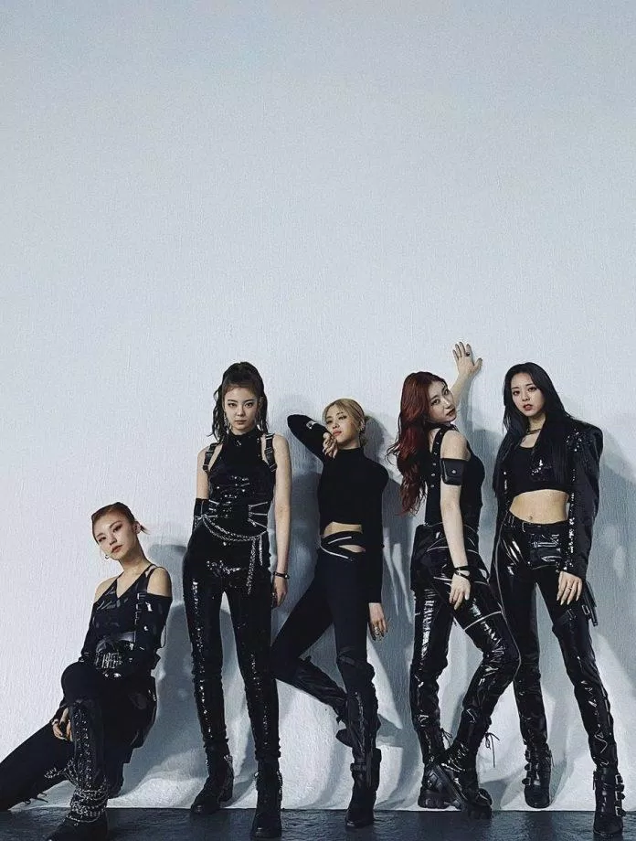 Nhóm nhạc nữ ITZY được vinh danh trên bảng vàng Hanteo trong top 10 girlgroup bán đĩa chạy nhất với thành tích "tẩu tán" 359,560 bản. (Nguồn: Internet)