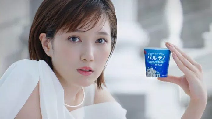 "Nữ thần tóc ngắn" Tsubasa Honda là nghệ sĩ Nhật Bản "cá kiếm" được nhiều hợp đồng quảng cáo nhất nửa đầu năm 2021. (Nguồn: Internet)