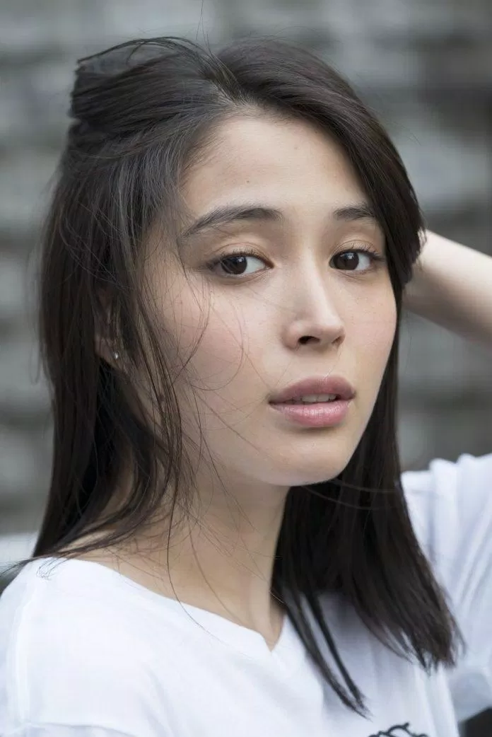 Hirose Alice đứng hạng 4 trong danh sách những nghệ sĩ Nhật Bản "cá kiếm" được nhiều hợp đồng quảng cáo nhất nửa đầu năm 2021 theo Model Press với 9 hợp đồng quảng cáo. (Nguồn: Internet)