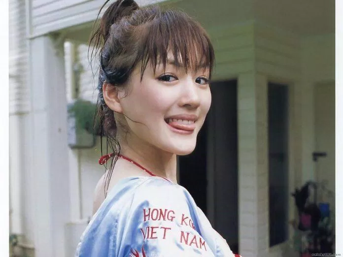 Ayase Haruka đứng hạng 5 trong danh sách những nghệ sĩ Nhật Bản "cá kiếm" được nhiều hợp đồng quảng cáo nhất nửa đầu năm 2021 theo Model Press với 8 hợp đồng quảng cáo. (Nguồn: Internet)