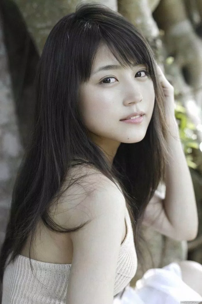 "Cô bé trà sữa" Arimura Kasumi đứng hạng 6 trong danh sách những nghệ sĩ Nhật Bản "cá kiếm" được nhiều hợp đồng quảng cáo nhất nửa đầu năm 2021 theo Model Press với 7 hợp đồng quảng cáo. (Nguồn: Internet)