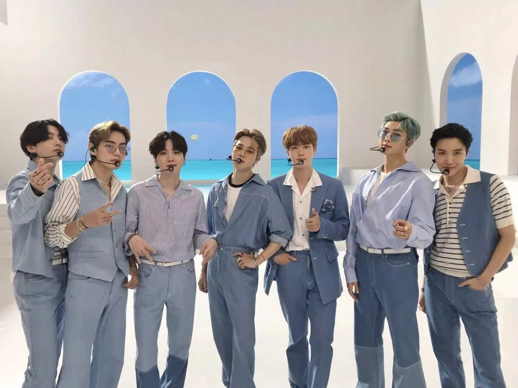 Nhóm nhạc toàn cầu BTS vẫn giữ vững ngôi vương trong bảng xếp hạng những nhóm nhạc nam nổi tiếng nhất Nhật Bản nửa đầu năm 2021. Các thành viên trong nhóm đều có sức hút riêng biệt không ai giống ai, trở thành những mảnh ghép đầy màu sắc thu hút người hâm mộ. BTS vừa comeback với ca khúc 