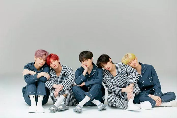 Từng gặp áp lực bởi ánh hào quang quá lớn của đàn anh cùng công ty BTS, các chàng trai TXT ngày càng chứng tỏ được năng lực của bản thân. Nhóm đứng hạng 3 trong bảng xếp hạng những nhóm nhạc nam nổi tiếng nhất Nhật Bản nửa đầu năm 2021. (Nguồn: Internet)