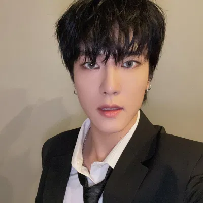 Thành viên Junghoon của nhóm nhạc nam OMEGA X. (Nguồn: Internet)