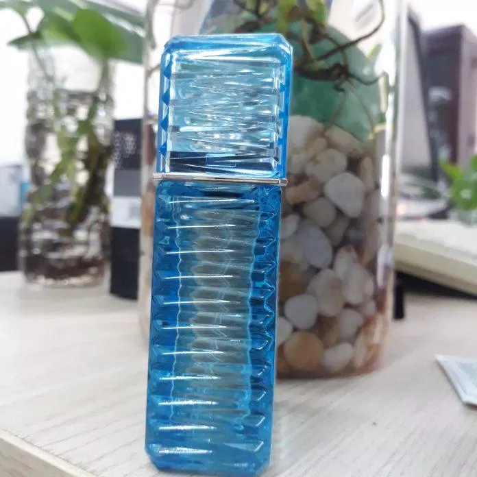 Một góc chụp khác của chai nước hoa (ảnh: BlogAnChoi).