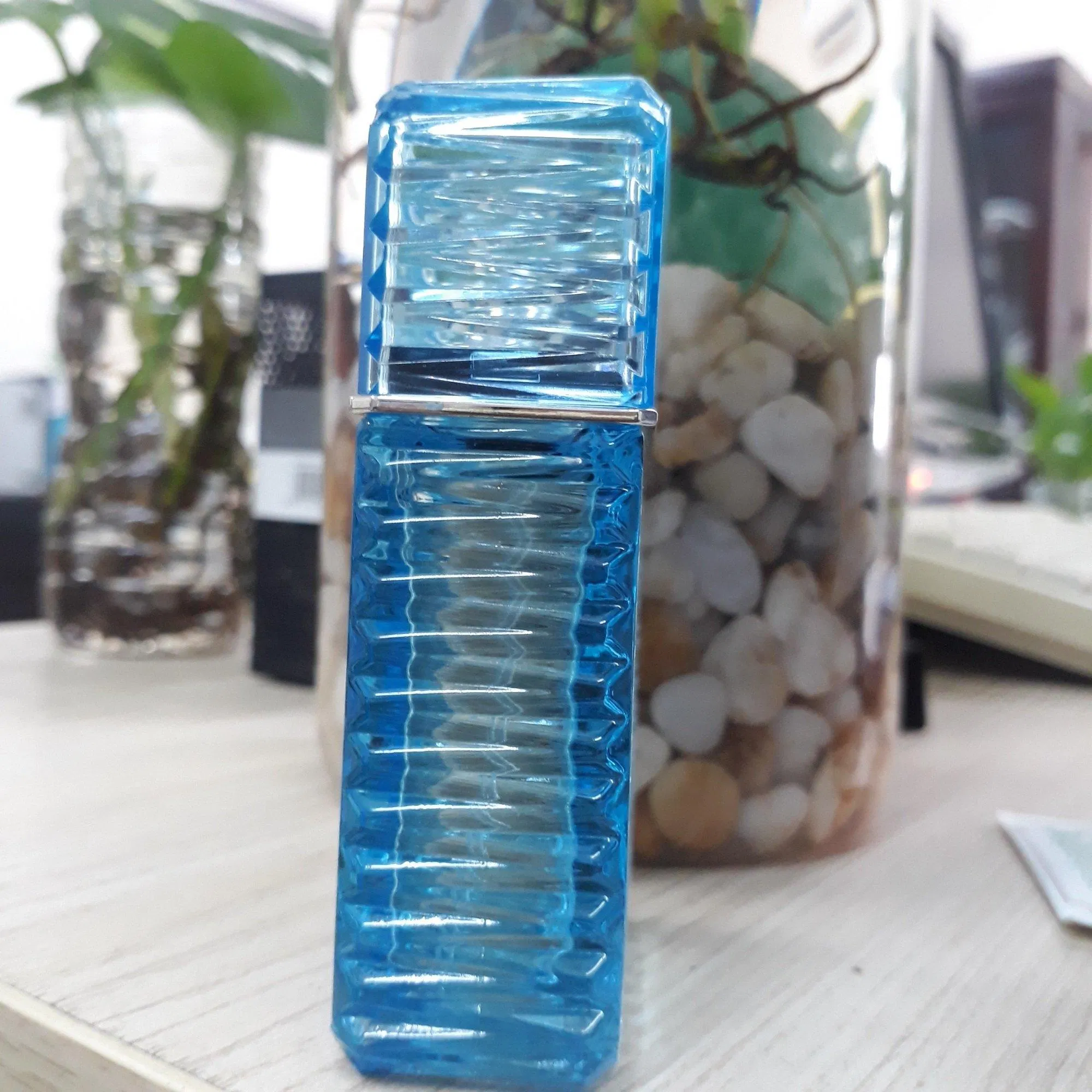 Một góc chụp khác của chai nước hoa (ảnh: BlogAnChoi).