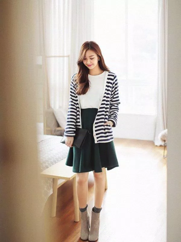 Cách phối đồ rất nữ tính và duyên dáng (nguồn: internet) Cách phối đồ rất nữ tính và duyên dáng (nguồn: internet)