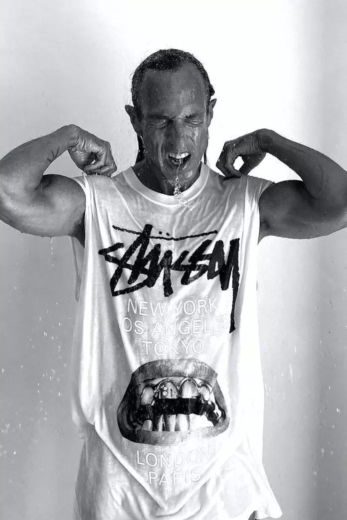 Áo phông in chữ ký của Shawn Stussy (Nguồn: Internet)