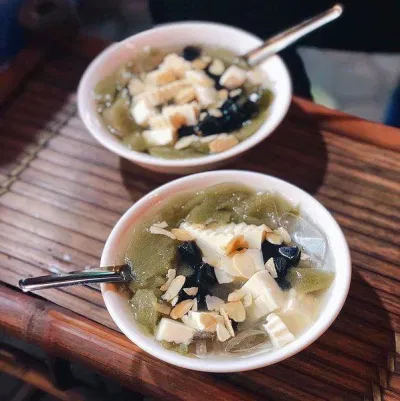 Chè Gỗ - Số 9 Trần Phú có thực đơn khá lạ và khác biệt hẳn so với những quán chè thường thấy. (Nguồn: Internet)