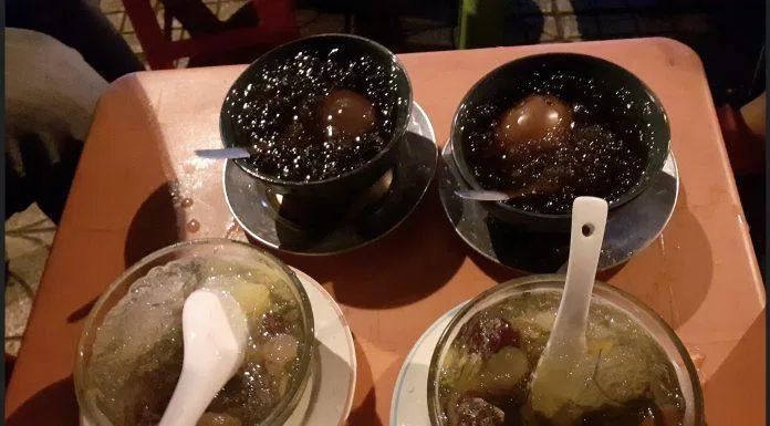 Các món chè tại Quán chè cột điện. (Ảnh: Internet)
