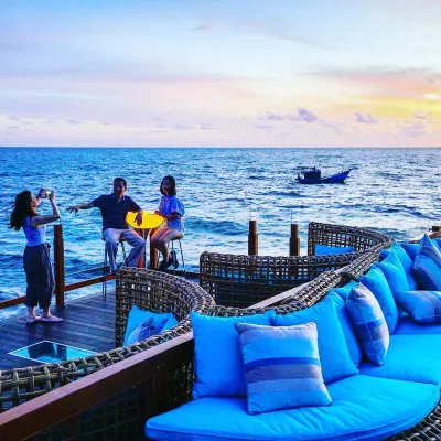 Lặng nghe biển hát với Rock Sunset Island Bar (Ảnh: Internet). Lặng nghe biển hát với Rock Sunset Island Bar (Ảnh: Internet).