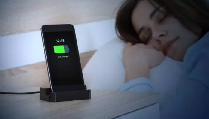 Đừng sạc pin trong lúc ngủ nếu bạn muốn duy trì tuổi thọ của pin thật lâu (Ảnh: Internet). Đừng sạc pin trong lúc ngủ nếu bạn muốn duy trì tuổi thọ của pin thật lâu (Ảnh: Internet).