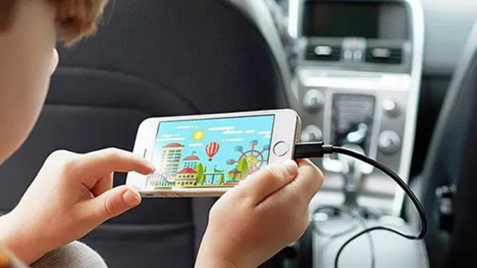 Không nên chạy những ứng dụng cần nhiều pin khi đang sạc điện thoại (Ảnh: Internet). Không nên chạy những ứng dụng cần nhiều pin khi đang sạc điện thoại (Ảnh: Internet).
