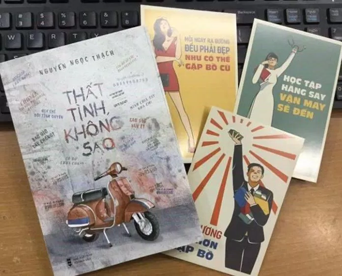 Bộ postcard tặng kèm khi mua sách cũng mang đầy khí chất