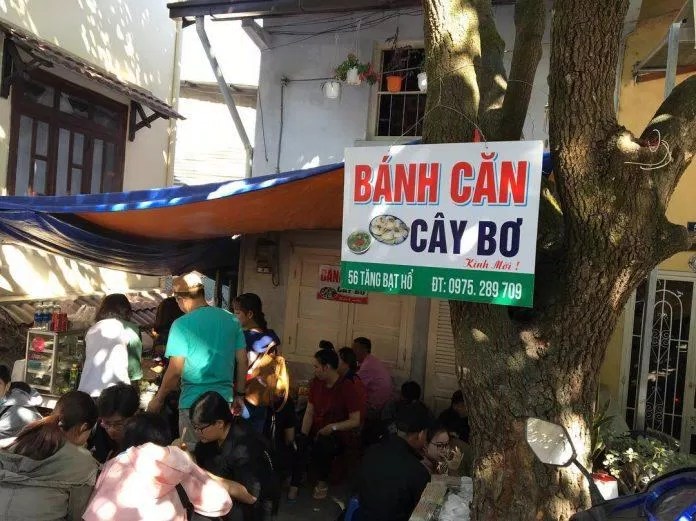 Phía trước quán Bánh Căn Cây Bơ ở Đà Lạt (Nguồn: Internet) Phía trước quán Bánh Căn Cây Bơ ở Đà Lạt (Nguồn: Internet)