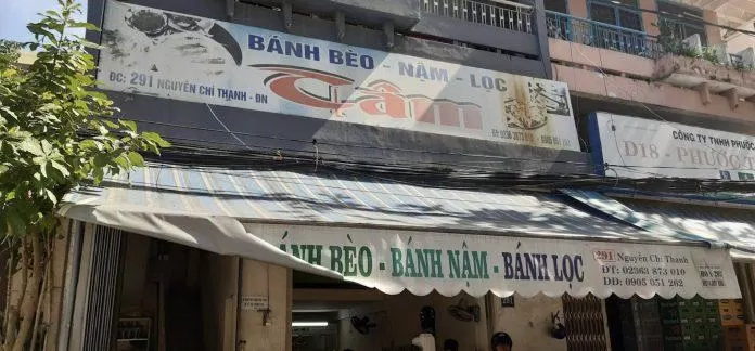 Phía trước của quán Tâm bán đồ ăn vặt bánh bèo, bánh nậm lọc (Nguồn: Internet) Phía trước của quán Tâm bán đồ ăn vặt bánh bèo, bánh nậm lọc (Nguồn: Internet)