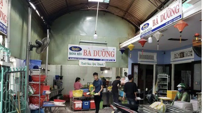 gian quán ăn vặt bánh xèo bà Dưỡng lâu đời (Nguồn: Internet) gian quán ăn vặt bánh xèo bà Dưỡng lâu đời (Nguồn: Internet)