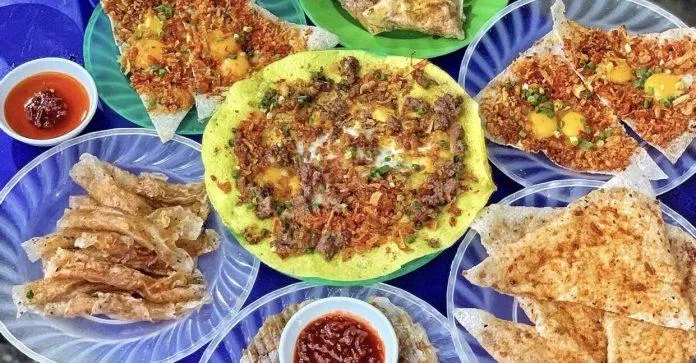 Bánh tráng trộn ở dì Hoa Đà Nẵng hấp dẫn và đa dạng các vị (Nguồn: Internet) Bánh tráng trộn ở dì Hoa Đà Nẵng hấp dẫn và đa dạng các vị (Nguồn: Internet)