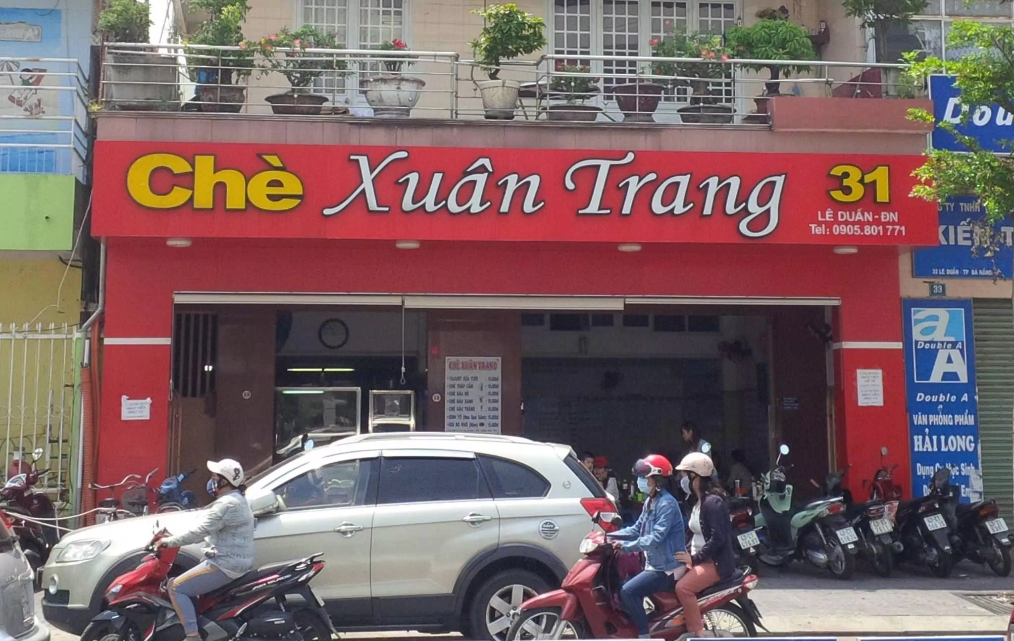 Chè Xuân Trang với rất nhiều sự lựa chọn lại nằm ở ngay trung tâm dễ dàng ghé thưởng thức (Nguồn: Internet)