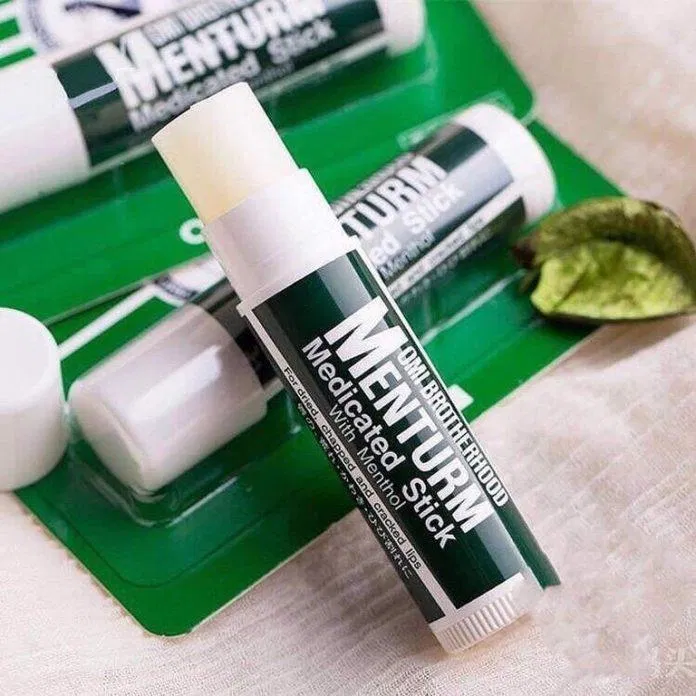 Son dưỡng Omi Moiscube Lip Menthol chiết xuất bạc hà giúp làm mềm môi (Nguồn: Internet) Son dưỡng Omi Moiscube Lip Menthol chiết xuất bạc hà giúp làm mềm môi (Nguồn: Internet)