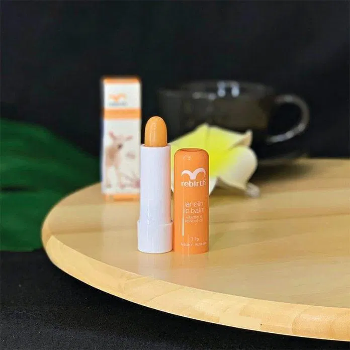 Son dưỡng Rebirth Lanolin Lip Balm có khả năng giảm thâm hiệu quả (Nguồn: Internet) Son dưỡng Rebirth Lanolin Lip Balm có khả năng giảm thâm hiệu quả (Nguồn: Internet)
