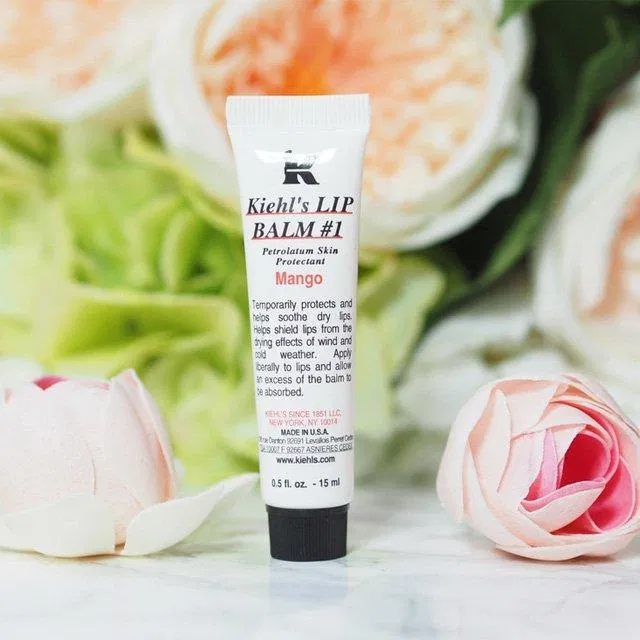 Son dưỡng Kiehl's Lip Balm vẫn được ưu chuộng đến tận bây giờ (Nguồn: Internet) Top 15 son dưỡng trị thâm môi tốt được yêu thích nhất - liệu pháp giúp đôi môi căng mịn hồng hào Acid Salicylic bơ hạt mỡ cách trị thâm môi căng mịn cấp ẩm Chiết xuất bơ hạt mỡ chiết xuất lô hội chiết xuất mật ong chiết xuất nhân sâm Chiết xuất nhau thai cừu Chiết xuất ô liu Chiết xuất quả mọng chống nắng chống oxy hóa công dụng Công thức dưỡng ẩm Moisture Wrap Công thức dưỡng ẩm Plant based dầu dừa dầu hạt cà rốt dầu jojoba dầu lúa mì dâu tây DHC Lip Cream dưỡng môi đôi môi Giảm thâm hồng hào làm mềm môi Laneige Lip Sleeping Mask Laneige Lip Sleeping Mask Berry Lip B lip balm mật ong mềm mịn mỡ khoáng thiên nhiên son dưỡng son dưỡng ẩm môi Son dưỡng Benew Natural Herb Lip Balm Son dưỡng Carmex Medicated Lip Balm son dưỡng có màu Son dưỡng Cocoon Lip Balm son dưỡng DHC Lip Cream Son dưỡng Dior Addict Lip Glow Son dưỡng gạo Cỏ Mềm Homelab Son dưỡng Himalaya Herbals Lip Balm Son dưỡng Innisfree Canola Honey Lip Balm son dưỡng không màu Son dưỡng Mediheal Labocare Pantenolips Son dưỡng Omi Moiscube Lip Menthol Son dưỡng Rebirth Lanolin Lip Balm Son dưỡng The Body Shop Vitamin E Lip Care SPF15 son dưỡng trị thâm môi Son dưỡng Vaseline Lip Therapy Rosy tẩy tế bào chết thâm môi thành phần The Body Shop TheFaceShop Lip Care Cream tinh chất cacao Tinh dầu hạt canola tinh dầu khuynh diệp Top 15 top son dưỡng trị thâm môi trị thâm trị thâm môi vitamin C vitamin E