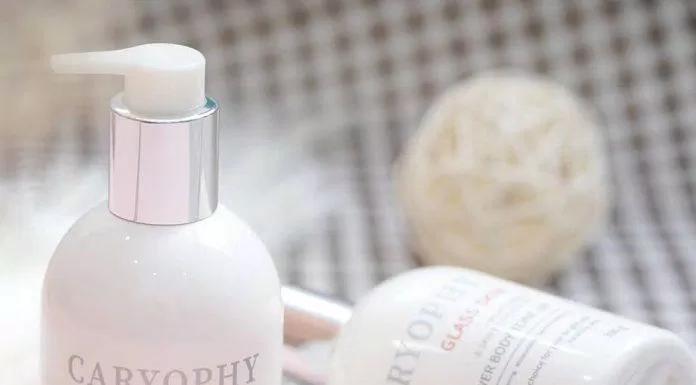 Sữa tắm Caryophy Glass Skin In Shower Body Tone Up có khả năng nâng tone tốt (Nguồn: Internet)
