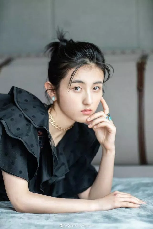 Hình ảnh xinh đẹp của nữ diễn viên Trương Tử Phong (ảnh: internet) Hình ảnh xinh đẹp của nữ diễn viên Trương Tử Phong (ảnh: internet)