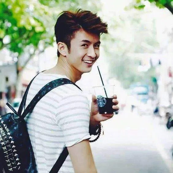 Nụ cười tỏa nắng của Trương Vân Long (ảnh: internet) Nụ cười tỏa nắng của Trương Vân Long (ảnh: internet)