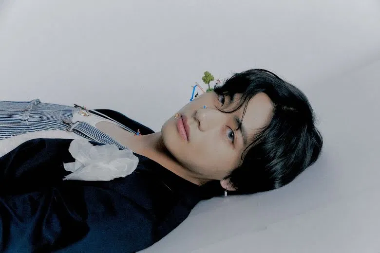 V (BTS) được cư dân mạng cho là có ngoại hình huyền thoại. (Nguồn: Internet)
