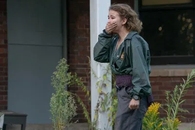 Regan (Millicent Simmonds) braves the unknown in "A Quiet Place Part II." (Ảnh: Internet) Regan (Millicent Simmonds) braves the unknown in "A Quiet Place Part II." (Ảnh: Internet)