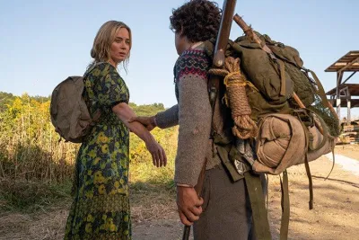 Evelyn (Emily Blunt) and Marcus (Noah Jupe) brave the unknown in "A Quiet Place Part II.” (Ảnh: Internet) Evelyn (Emily Blunt) and Marcus (Noah Jupe) brave the unknown in "A Quiet Place Part II.” (Ảnh: Internet)