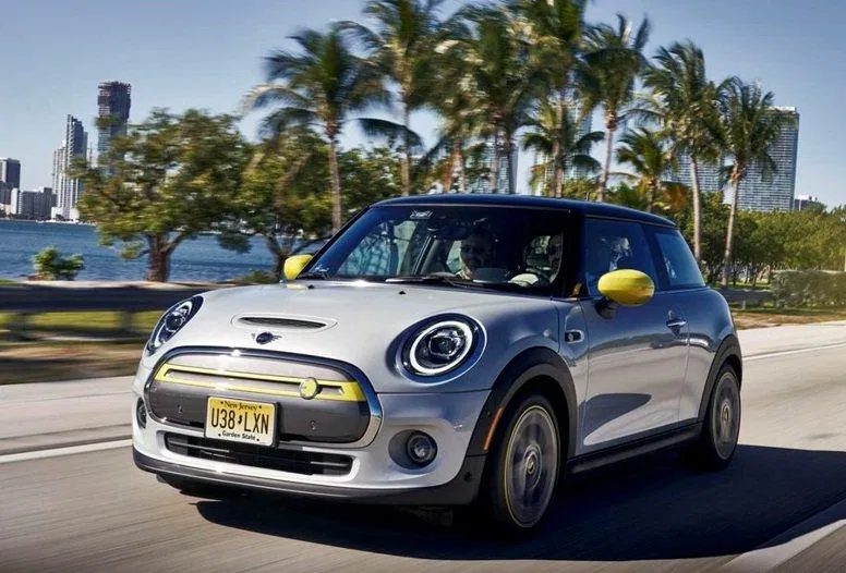 Xe ô tô điện Mini Cooper SE 2021 (Ảnh: Internet). Xe ô tô điện Mini Cooper SE 2021 (Ảnh: Internet).