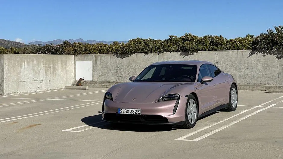 Xe ô tô điện Porsche Taycan 2021 (Ảnh: Internet). Xe ô tô điện Porsche Taycan 2021 (Ảnh: Internet).