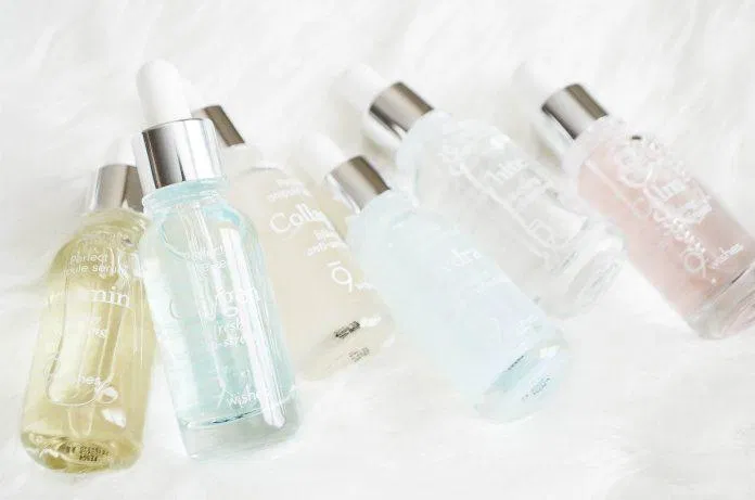 Serum 9wishes được thiết kế bao bì khá bắt mắt và kết cấu lỏng nhẹ dễ thẩm thấu (Nguồn: Internet).