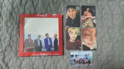 Album Red với thiết kế độc đáo sáng tạo (Nguồn: Internet). Album Red với thiết kế độc đáo sáng tạo (Nguồn: Internet).