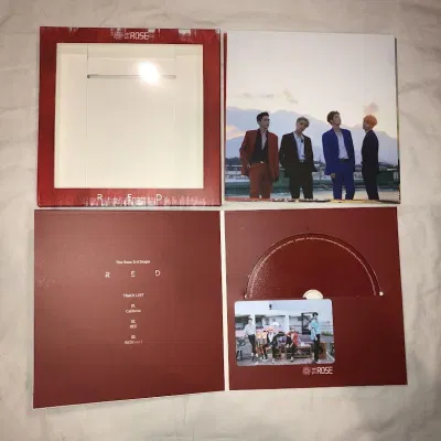 Album Red với thiết kế độc đáo sáng tạo (Nguồn: Internet). Album Red với thiết kế độc đáo sáng tạo (Nguồn: Internet).